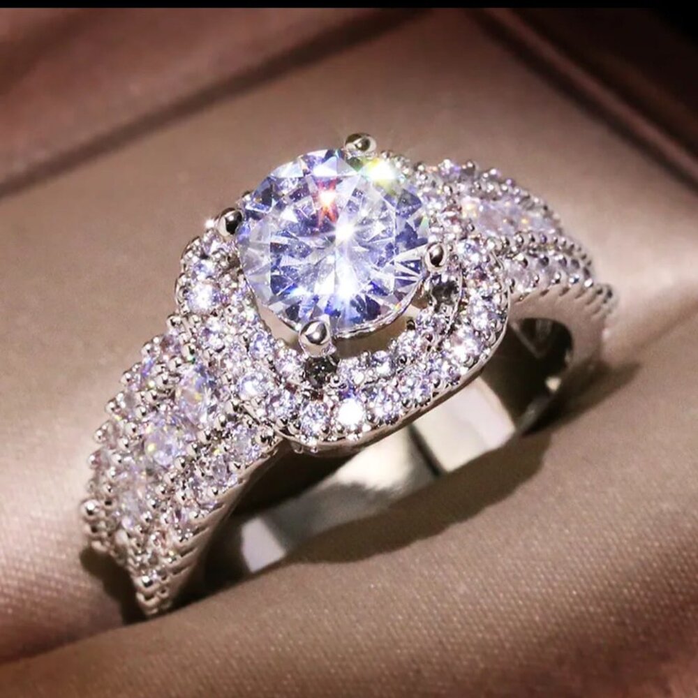 beauty jewelry luxury transparent zircon wedding rin for women. size 8